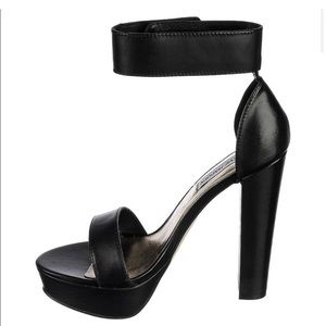 NWT STEVE MADDEN CLUBBER size 7